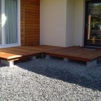 poseur de terrasse en bois